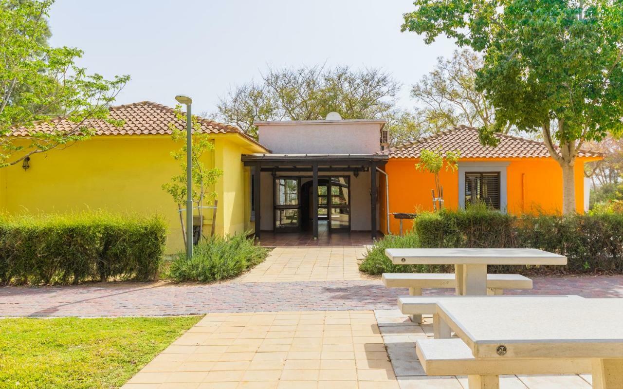 Villa Gvulot - Kibbutz experience à Gevulot Extérieur photo